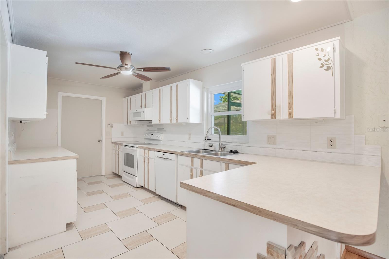 Image 10 of 36 For 1672 Bavon Drive