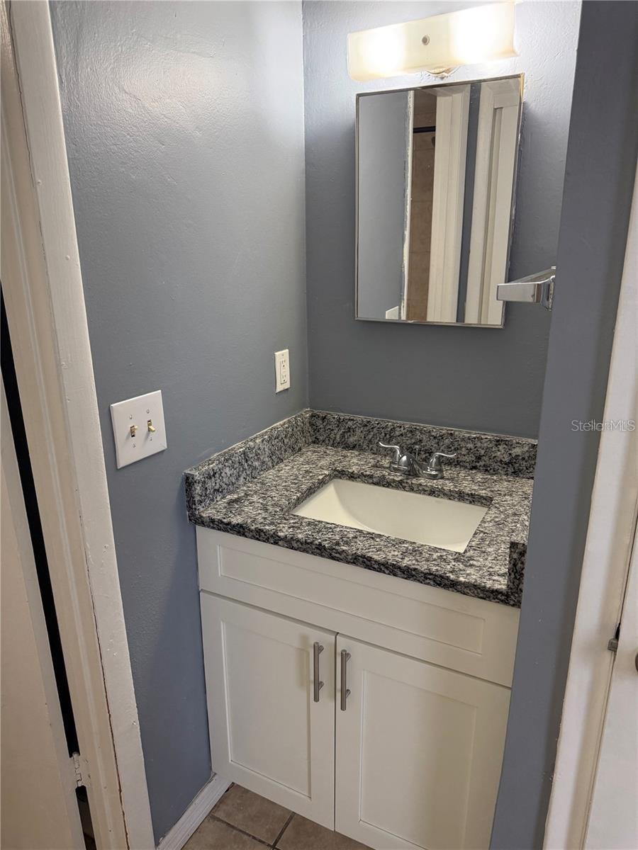 Image 16 of 18 For 7210 Manhattan Avenue 2011