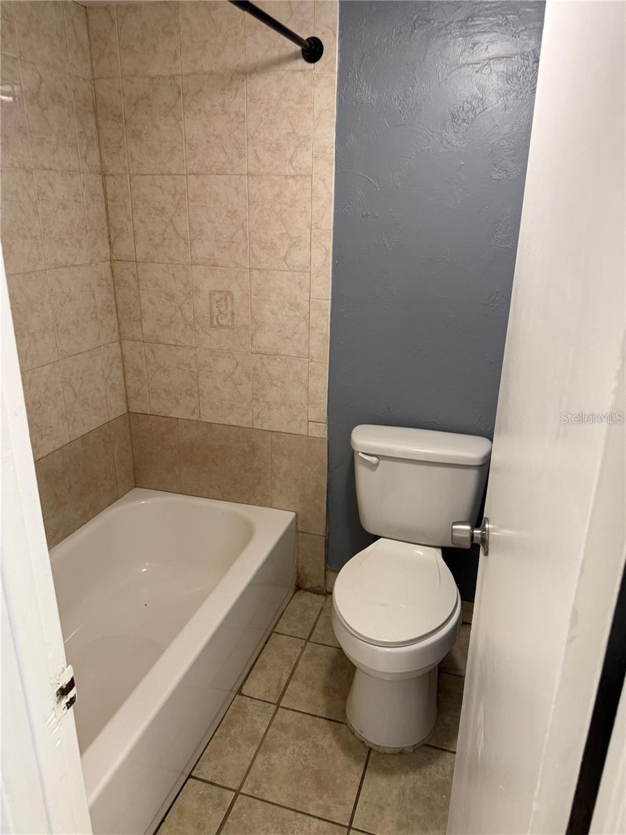 Image 17 of 18 For 7210 Manhattan Avenue 2011