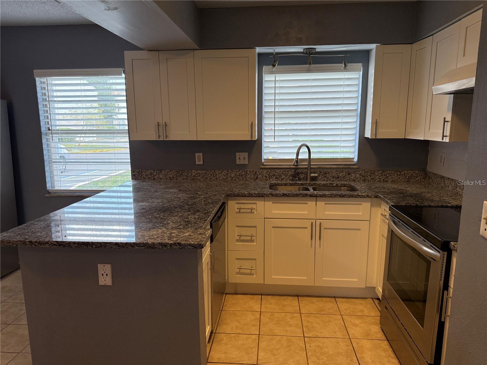 Image 7 of 18 For 7210 Manhattan Avenue 2011