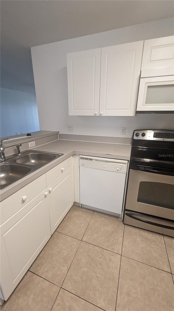 Image 12 of 37 For 8828 Grand Palms Circle A