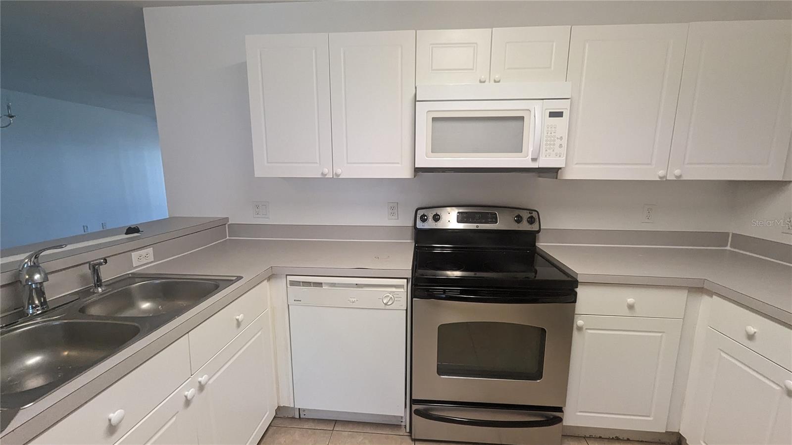 Image 14 of 37 For 8828 Grand Palms Circle A