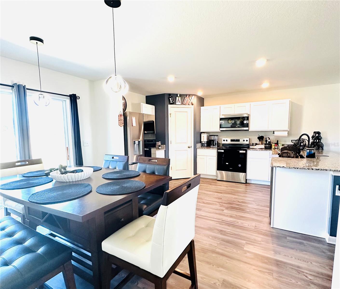 Image 10 of 32 For 1053 Ambleside Dr