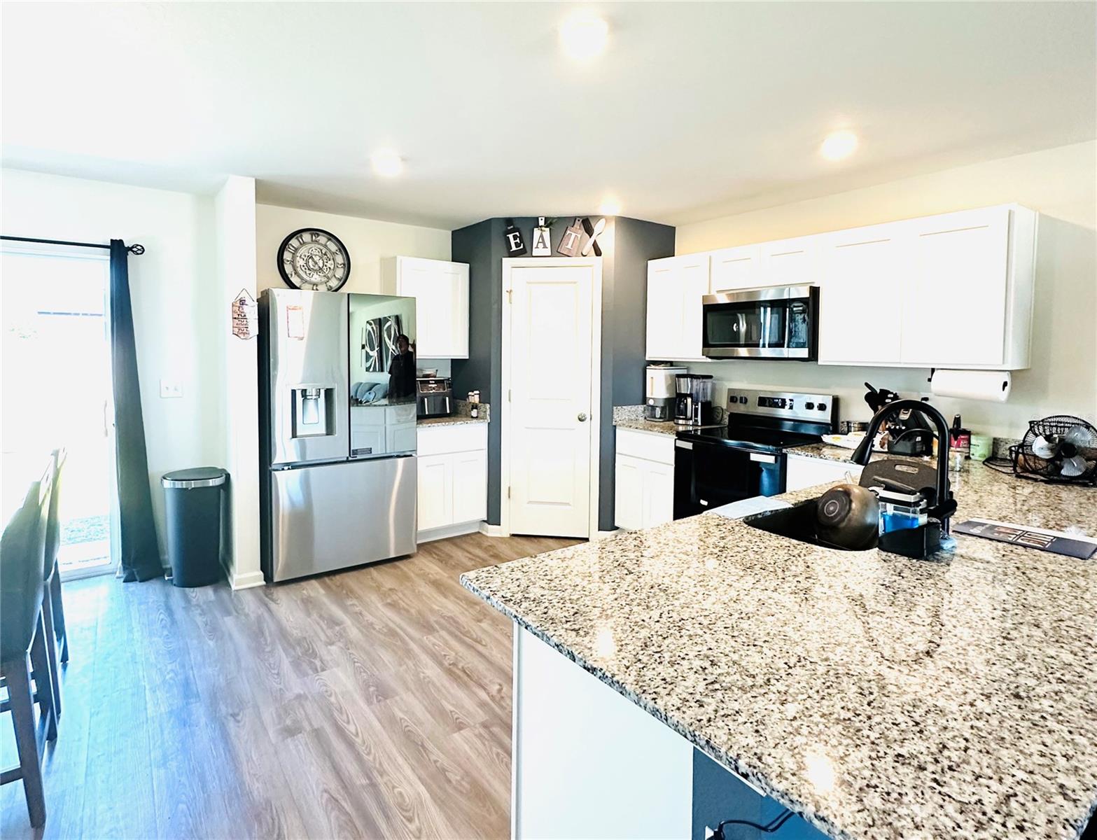 Image 15 of 32 For 1053 Ambleside Dr