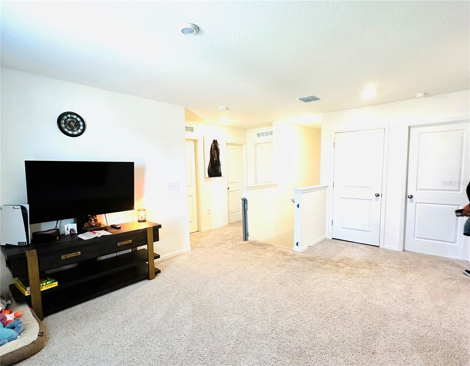 Image 17 of 32 For 1053 Ambleside Dr