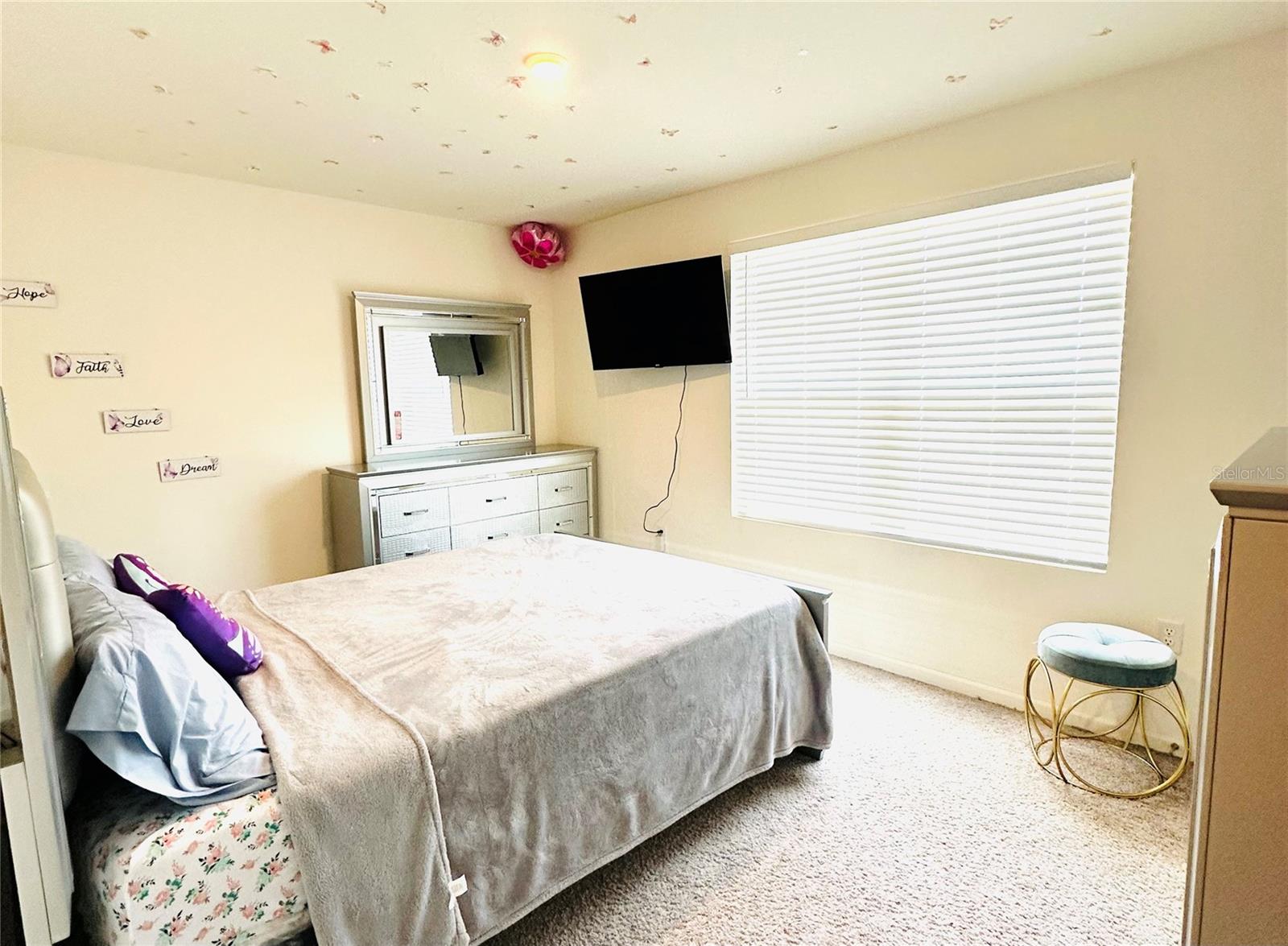 Image 18 of 32 For 1053 Ambleside Dr