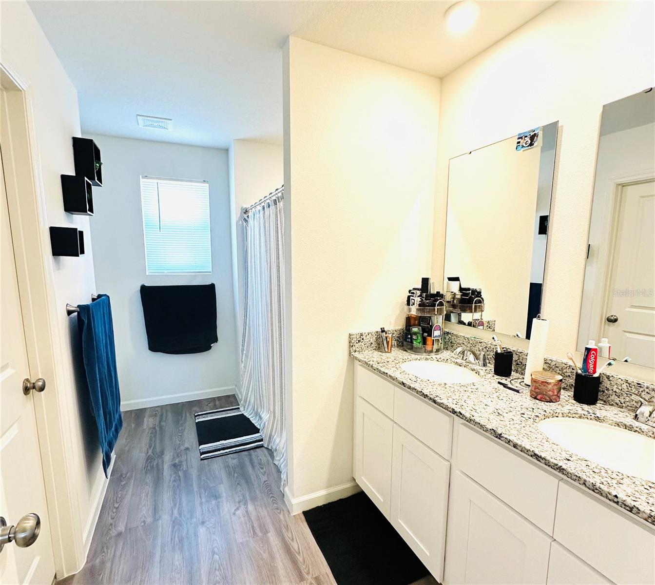 Image 20 of 32 For 1053 Ambleside Dr