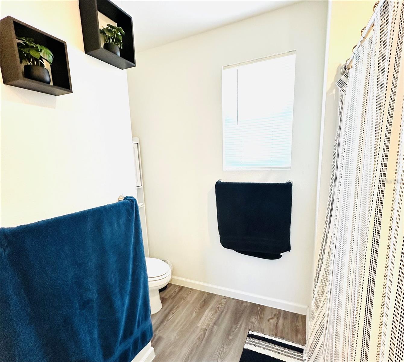 Image 21 of 32 For 1053 Ambleside Dr