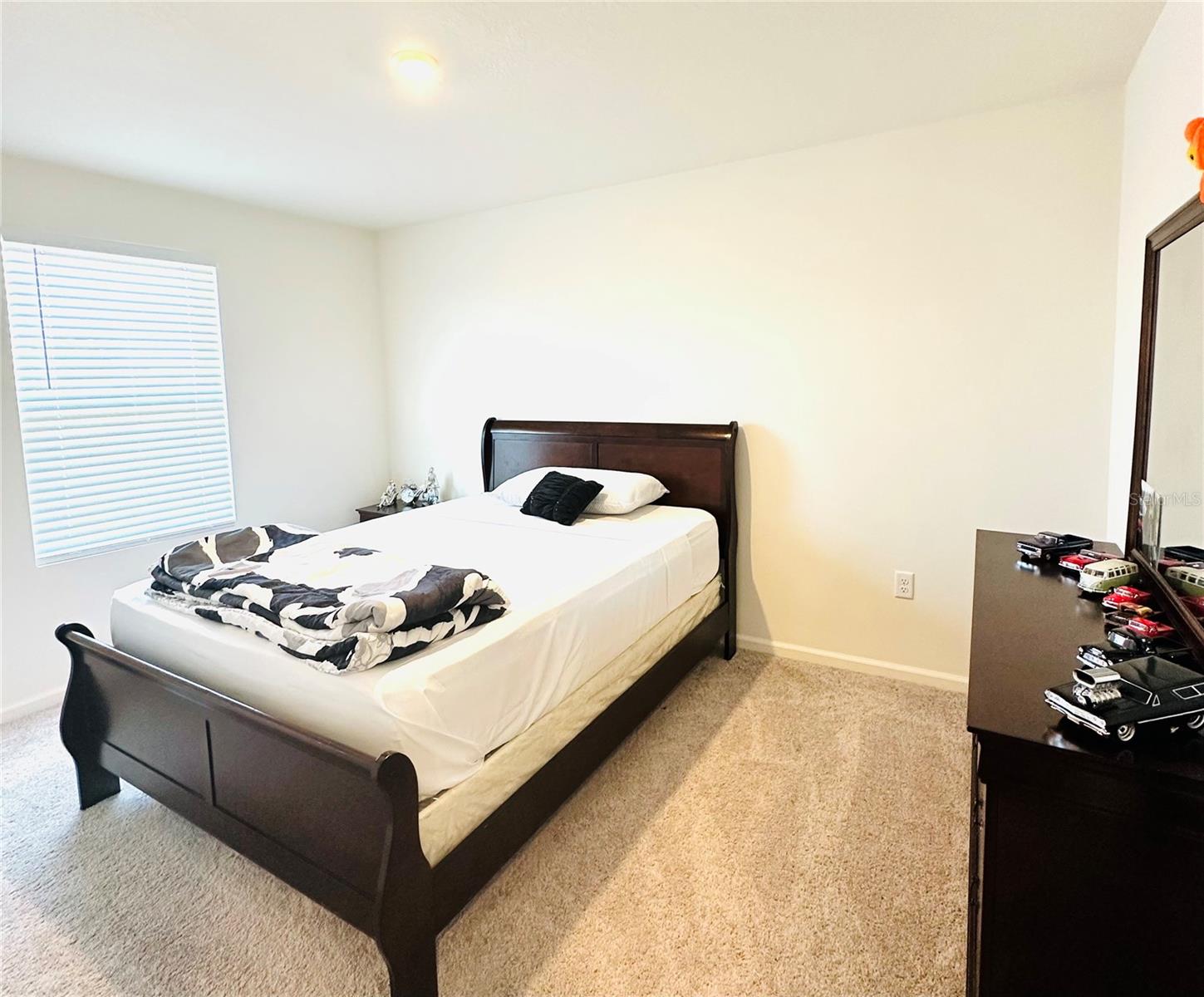 Image 27 of 32 For 1053 Ambleside Dr