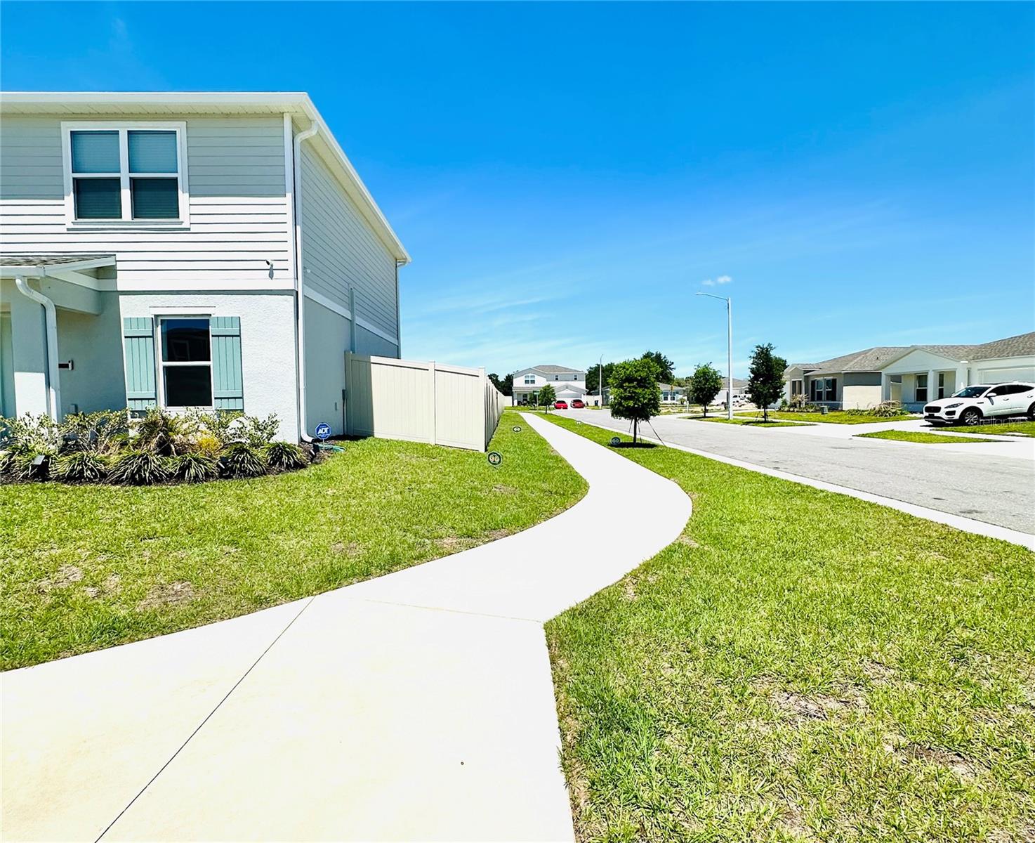 Image 6 of 32 For 1053 Ambleside Dr