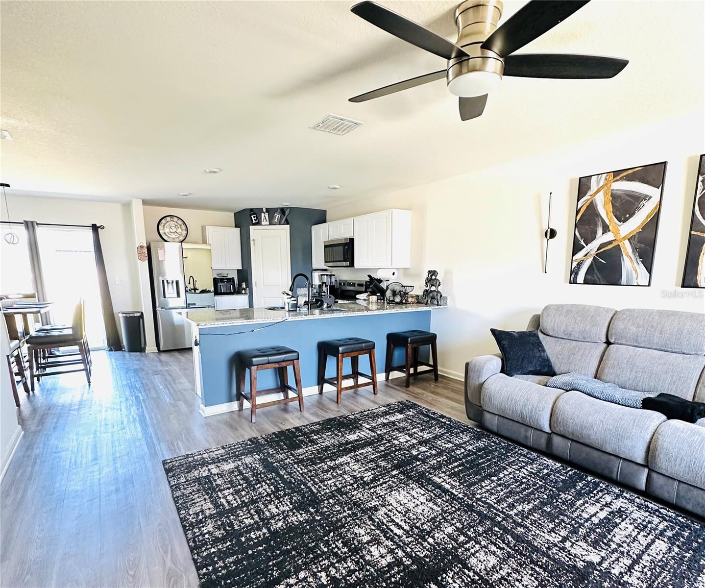 Image 7 of 32 For 1053 Ambleside Dr