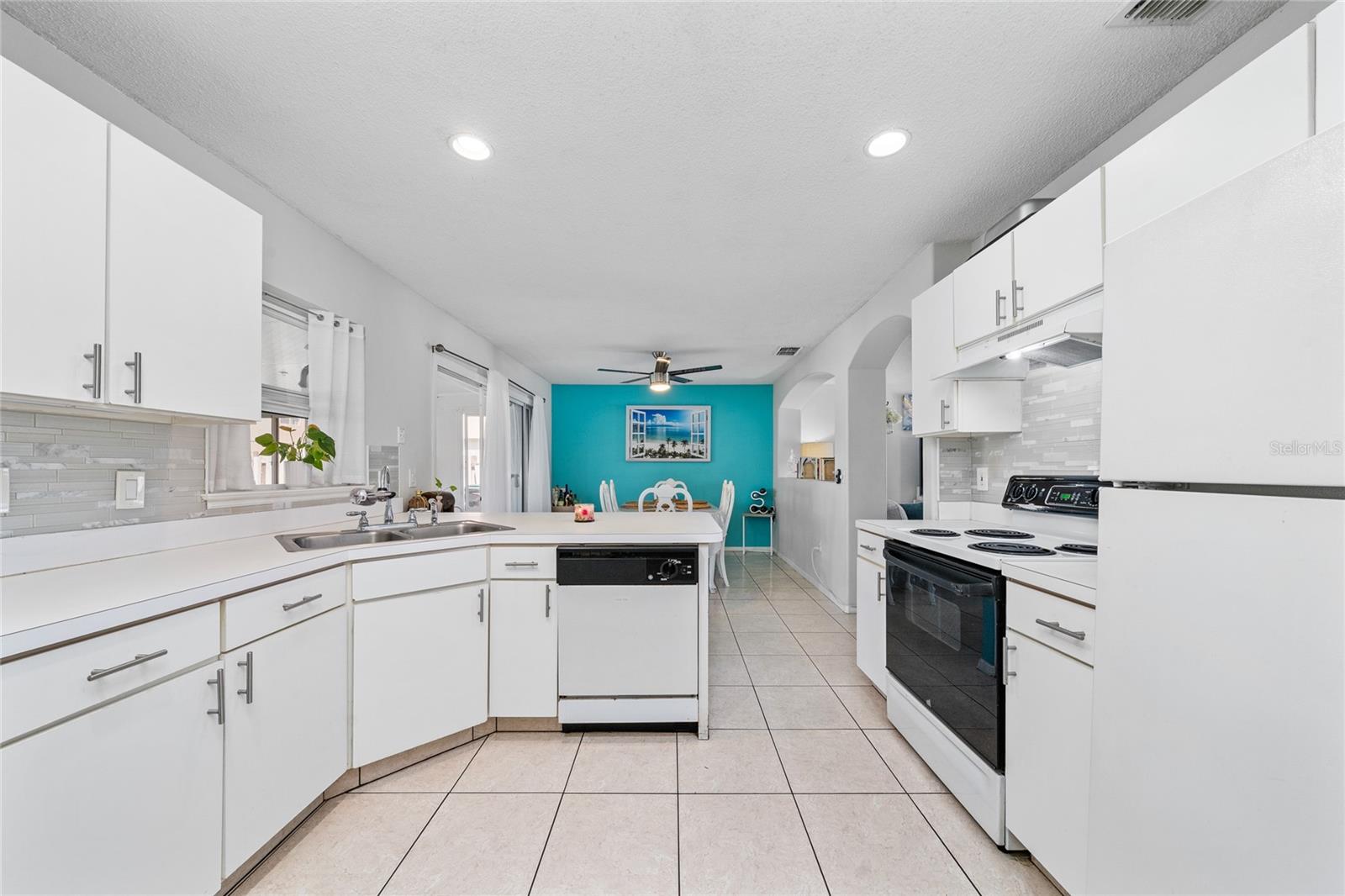 Image 11 of 36 For 1228 Heather Lake Drive