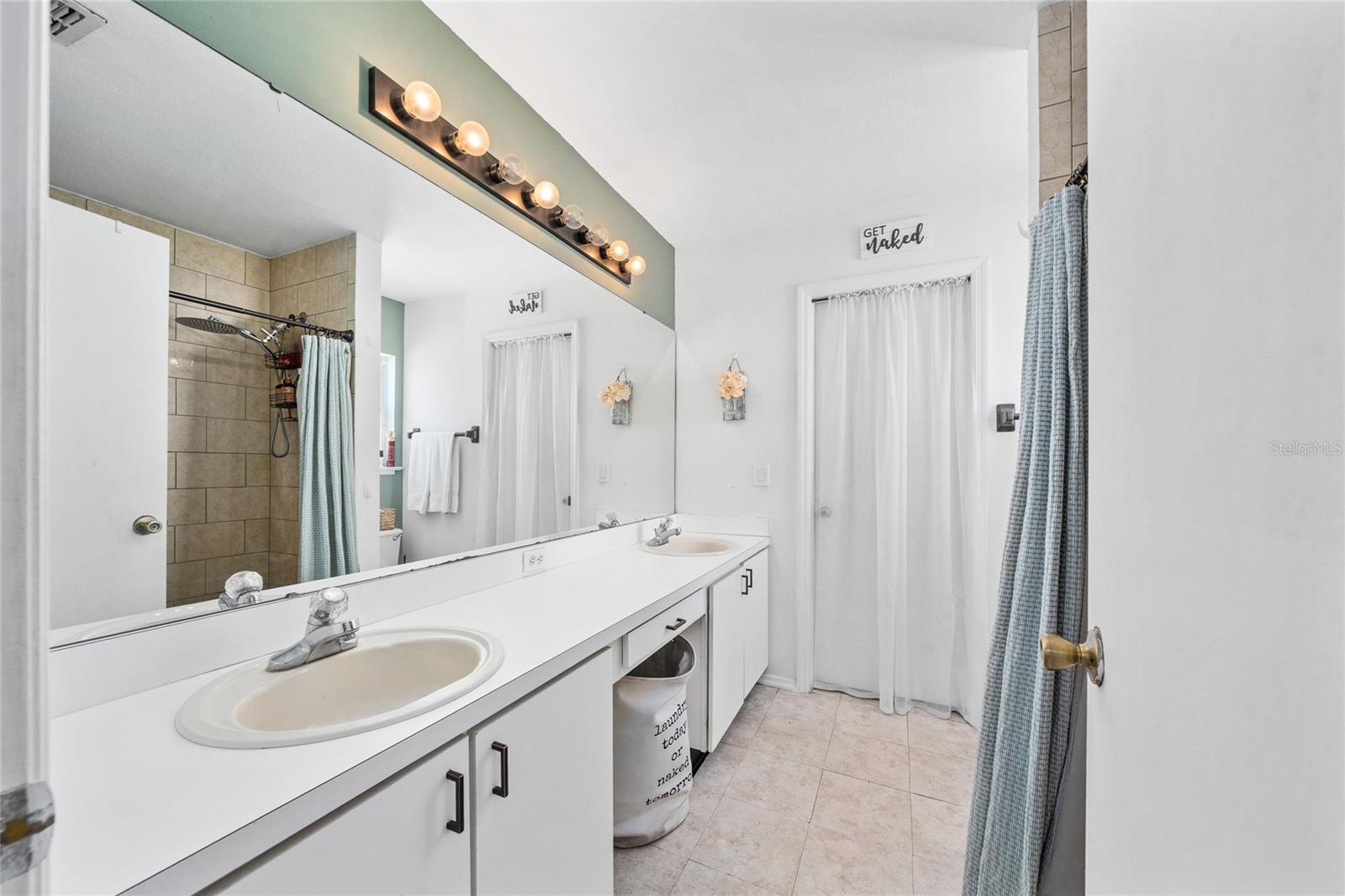 Image 23 of 36 For 1228 Heather Lake Drive