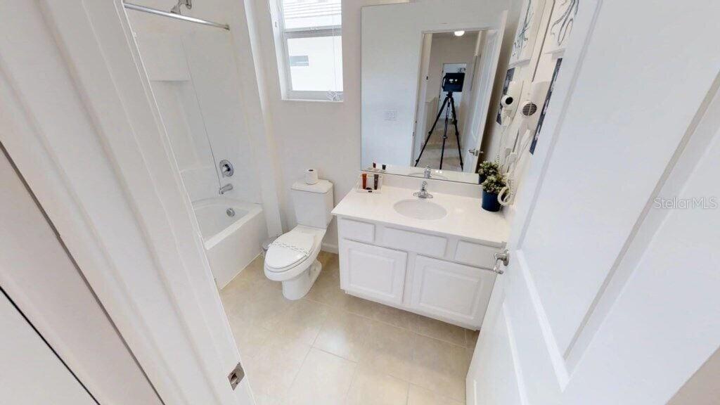 Image 18 of 25 For 3810 Oakville Avenue