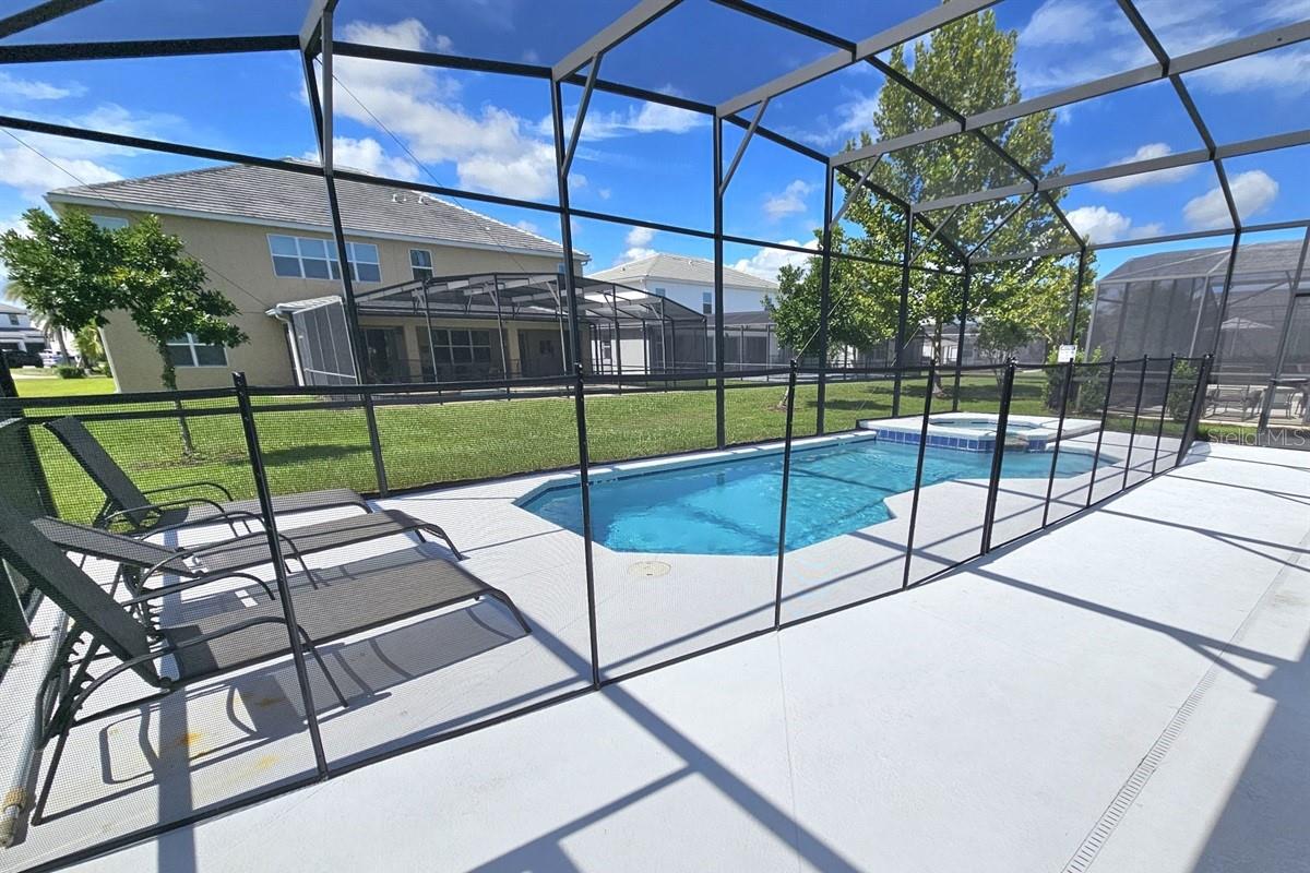 Image 2 of 25 For 3810 Oakville Avenue