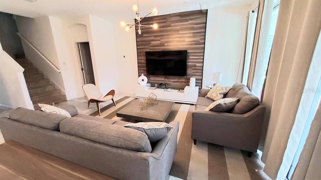 Image 4 of 25 For 3810 Oakville Avenue