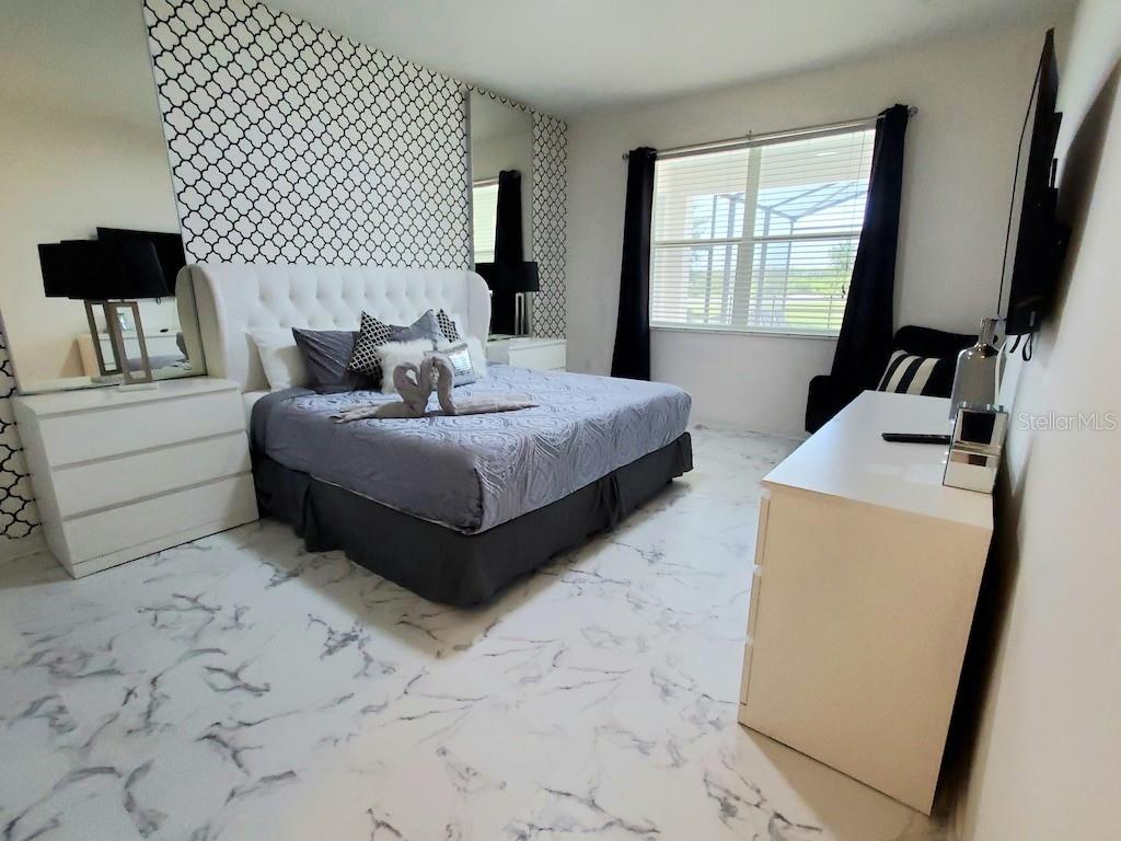 Image 7 of 25 For 3810 Oakville Avenue