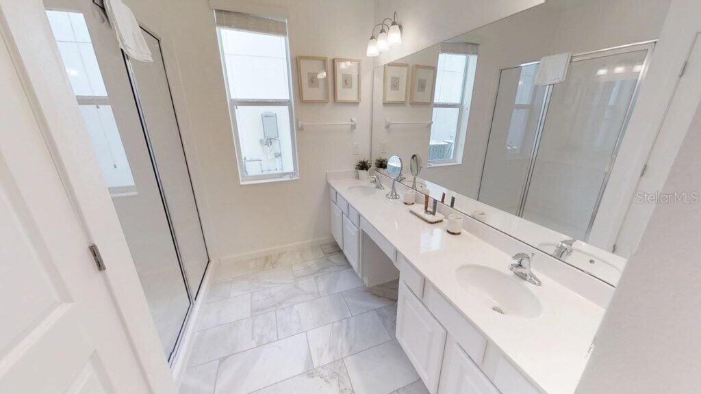 Image 8 of 25 For 3810 Oakville Avenue