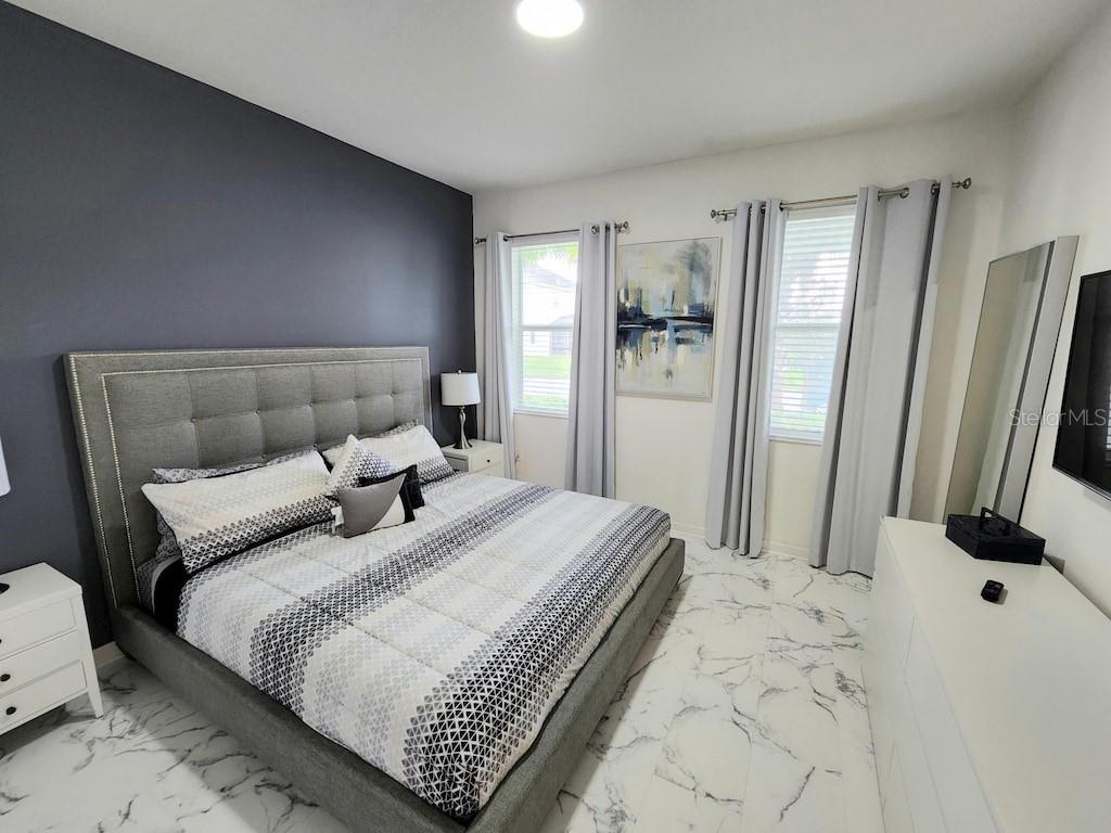 Image 9 of 25 For 3810 Oakville Avenue