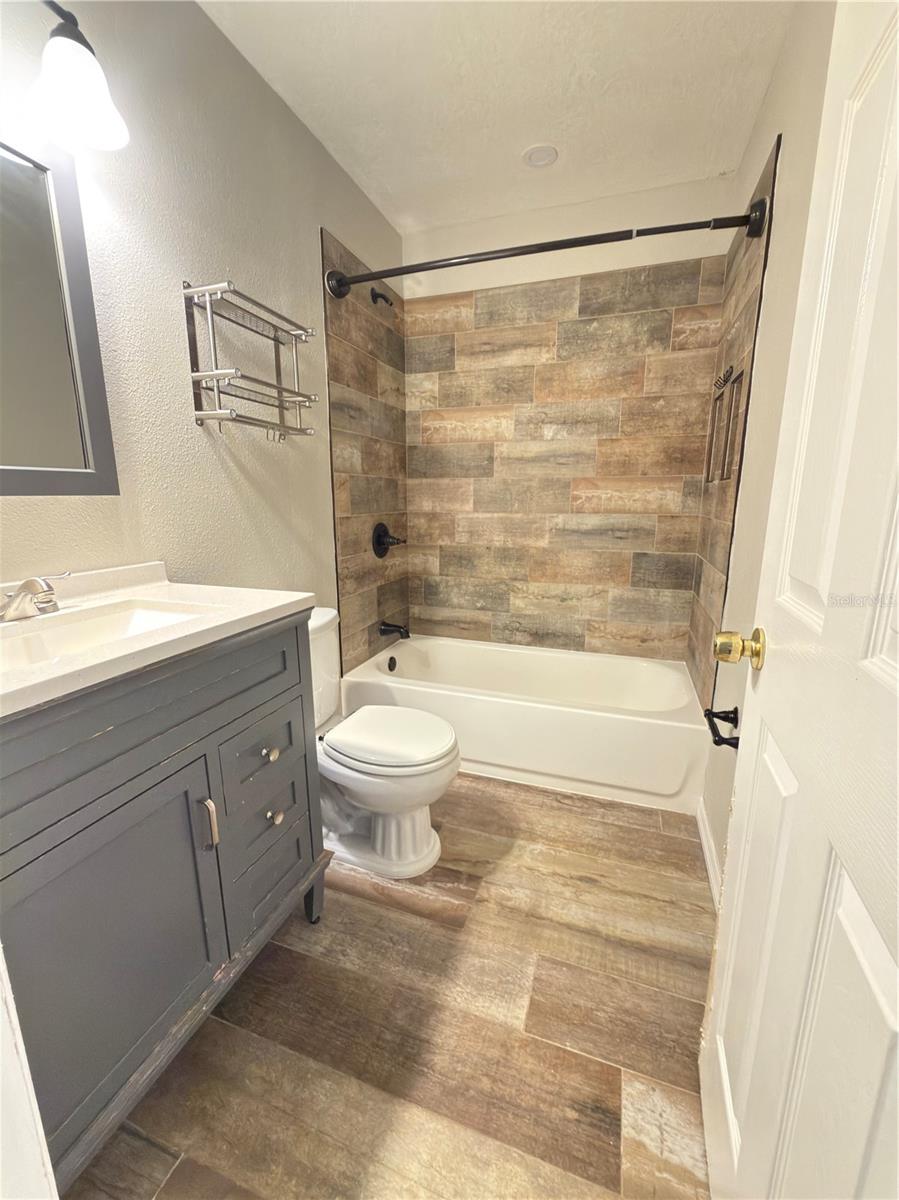 Image 12 of 28 For 4850 Lake Shore Drive