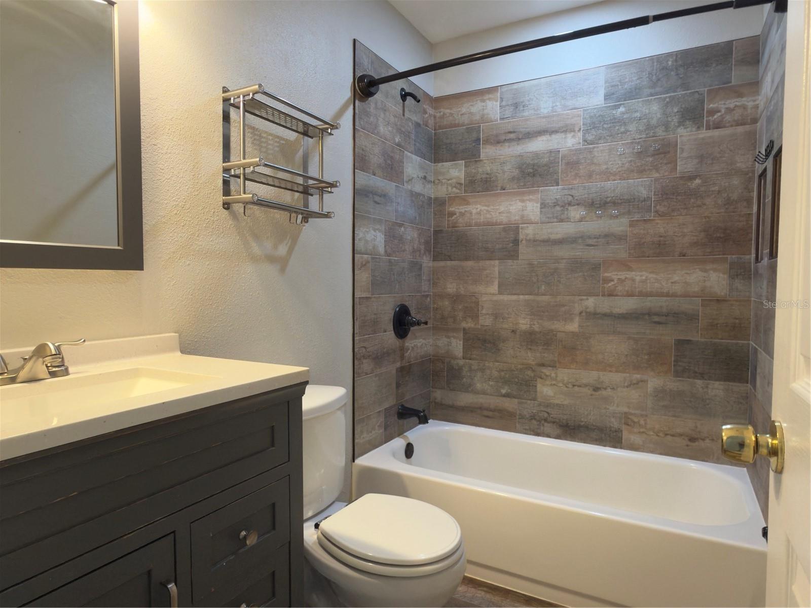 Image 13 of 28 For 4850 Lake Shore Drive