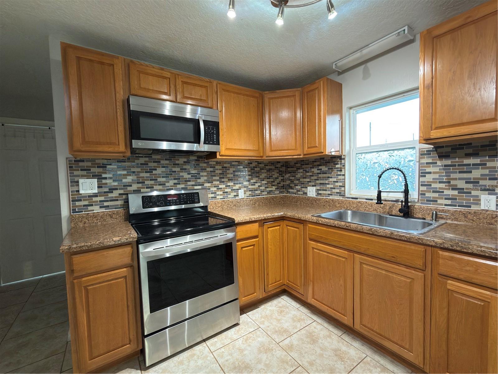 Image 7 of 28 For 4850 Lake Shore Drive