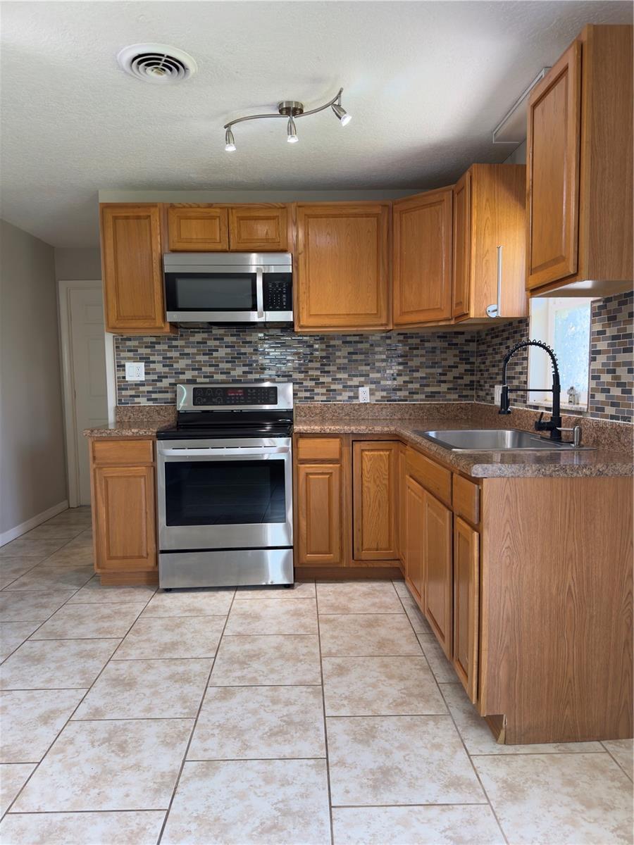 Image 8 of 28 For 4850 Lake Shore Drive