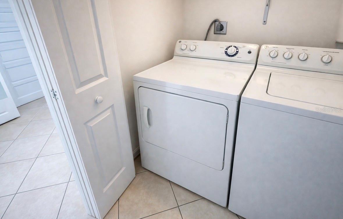 Image 10 of 35 For 4407 Semoran Boulevard 2