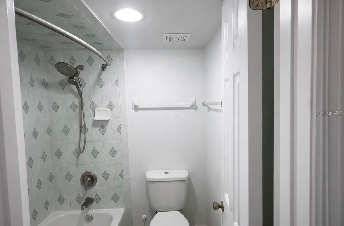 Image 25 of 35 For 4407 Semoran Boulevard 2