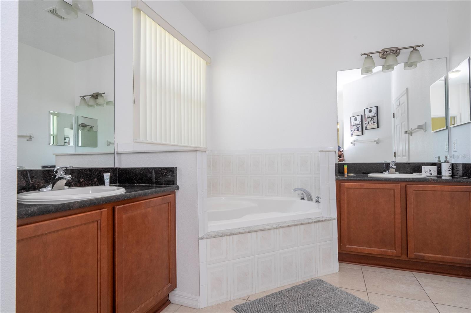 Image 20 of 24 For 4724 Blue Diamond Street