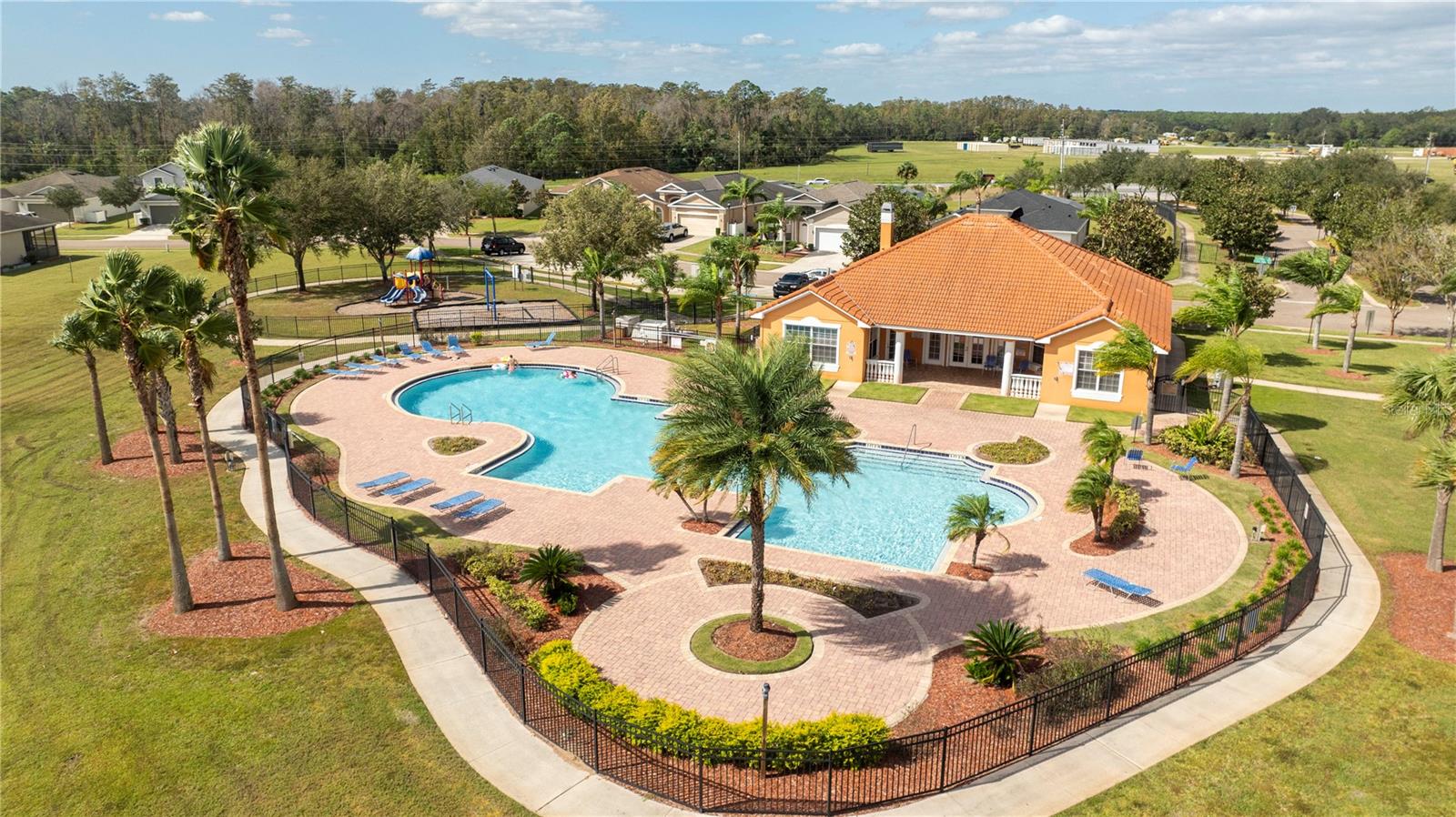 Image 4 of 24 For 4724 Blue Diamond Street