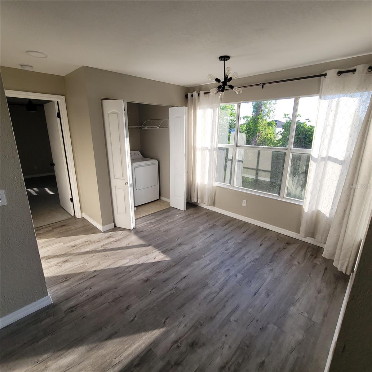 Image 18 of 21 For 5160 Conroy Road 1422