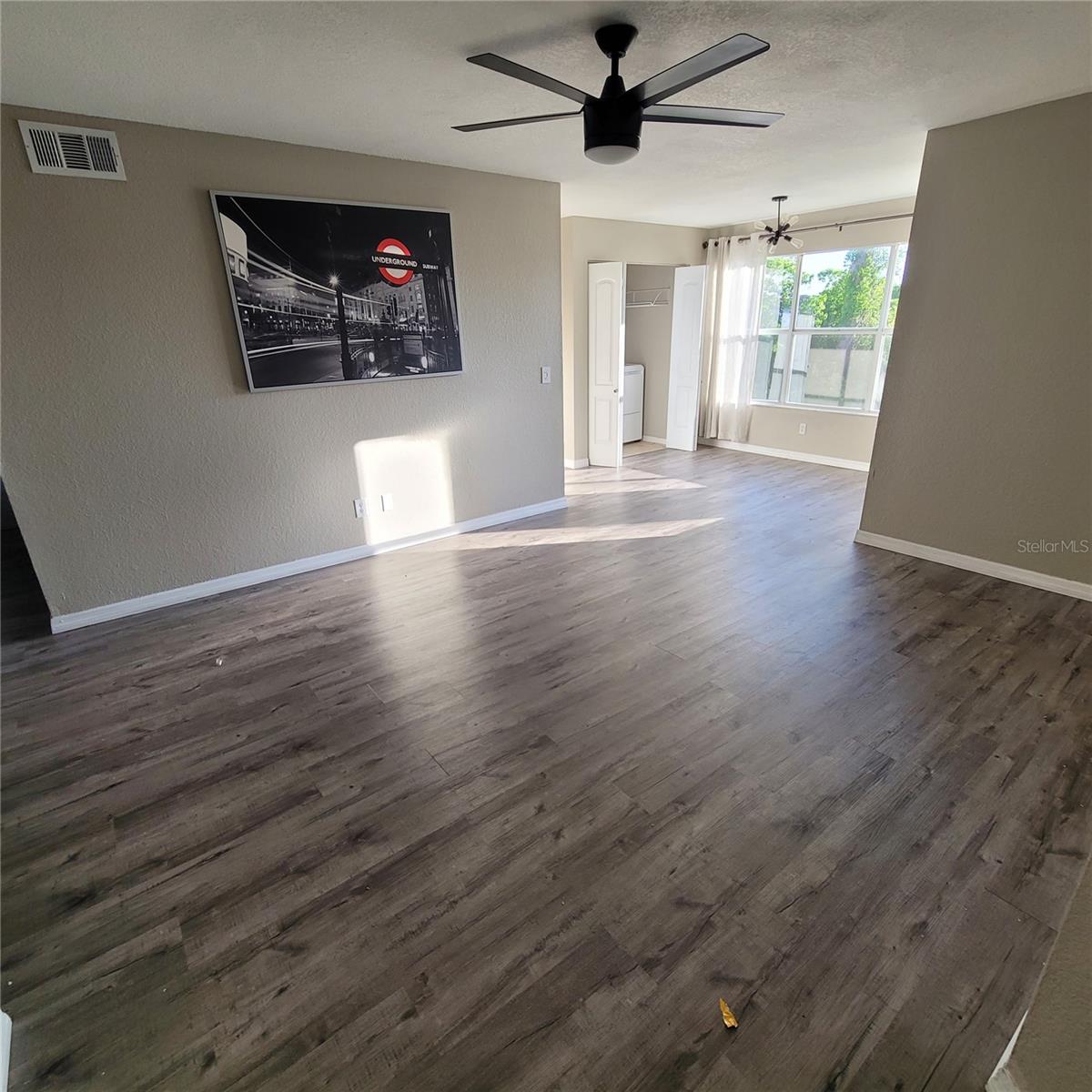 Image 3 of 21 For 5160 Conroy Road 1422