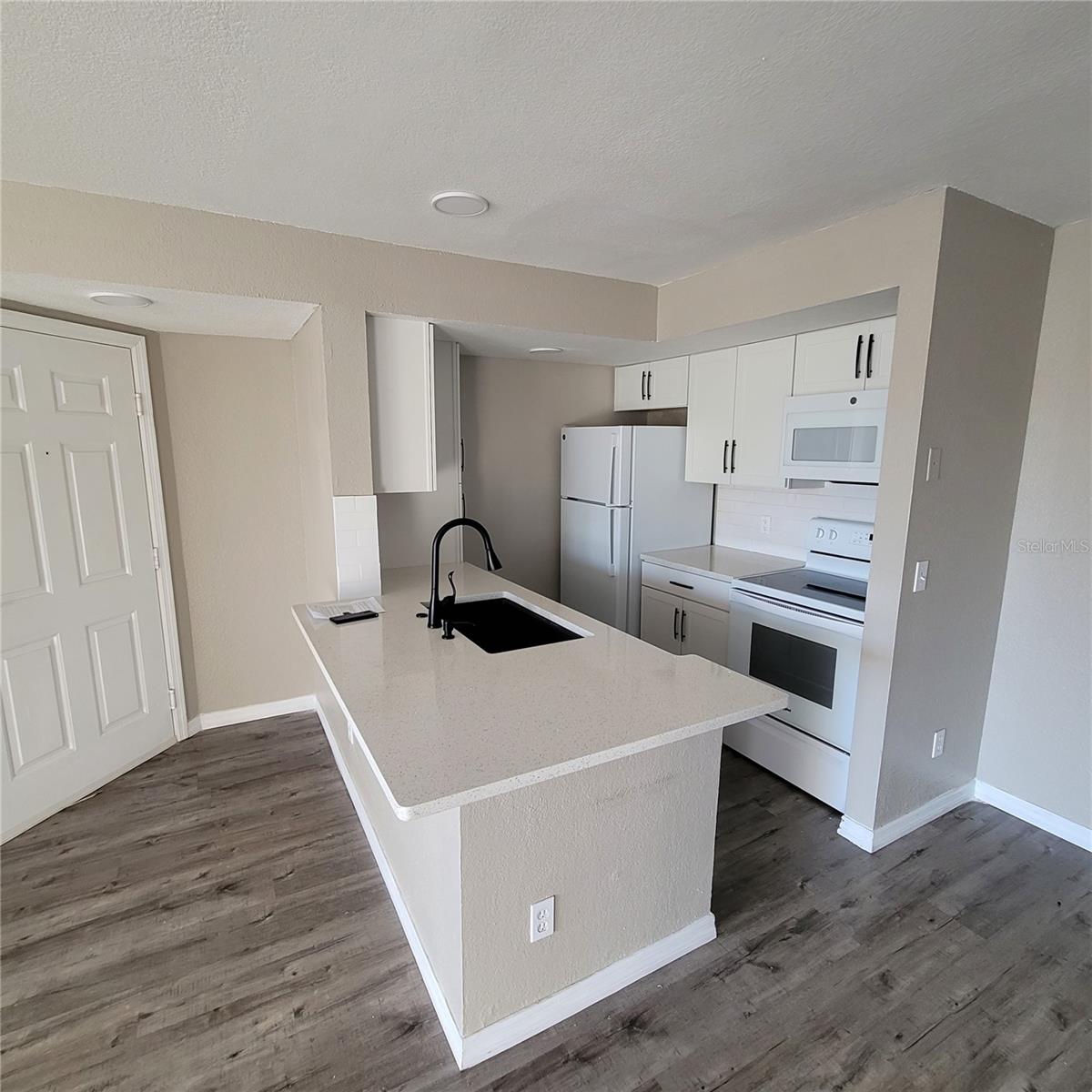 Image 6 of 21 For 5160 Conroy Road 1422