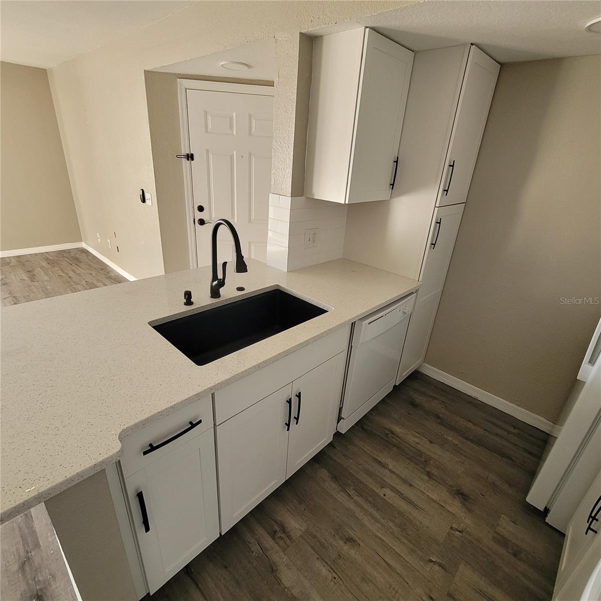 Image 8 of 21 For 5160 Conroy Road 1422