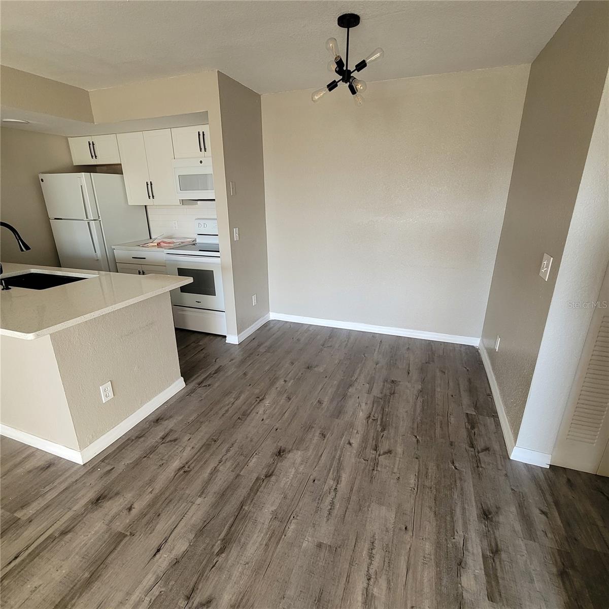 Image 9 of 21 For 5160 Conroy Road 1422