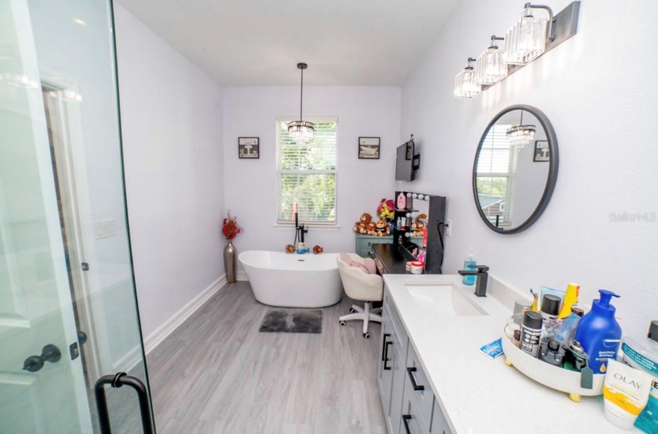 Image 14 of 27 For 842 Wildabon Avenue