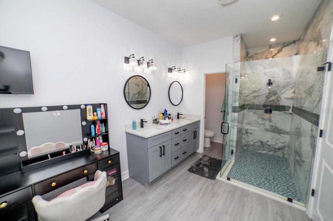 Image 15 of 27 For 842 Wildabon Avenue