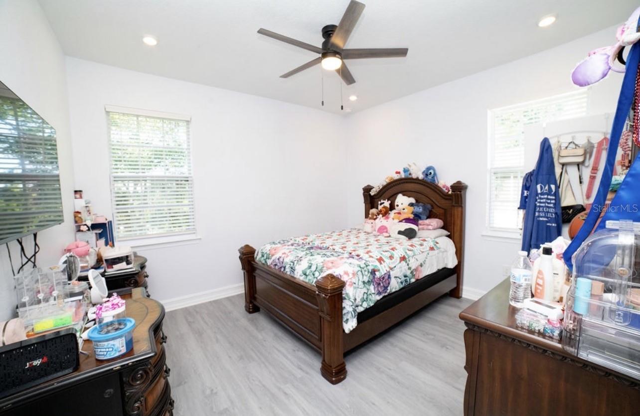 Image 16 of 27 For 842 Wildabon Avenue