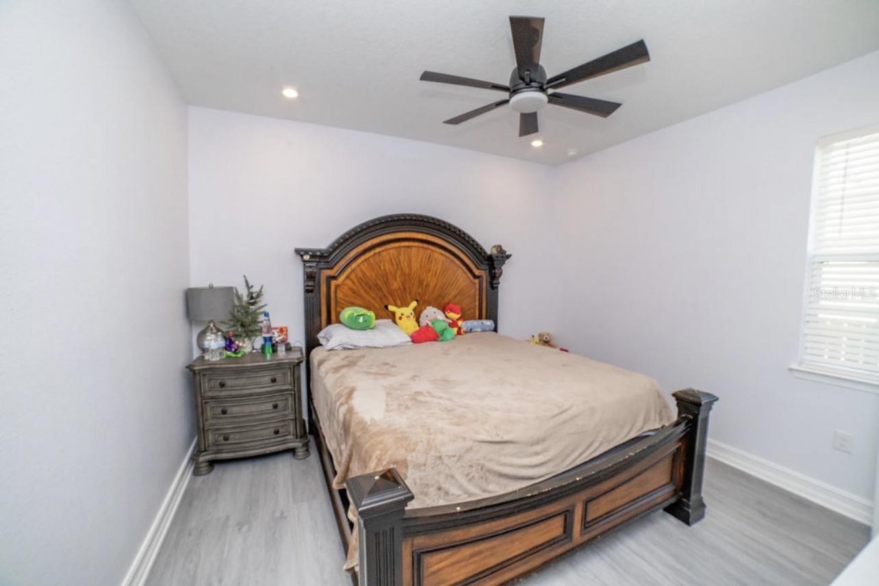 Image 17 of 27 For 842 Wildabon Avenue