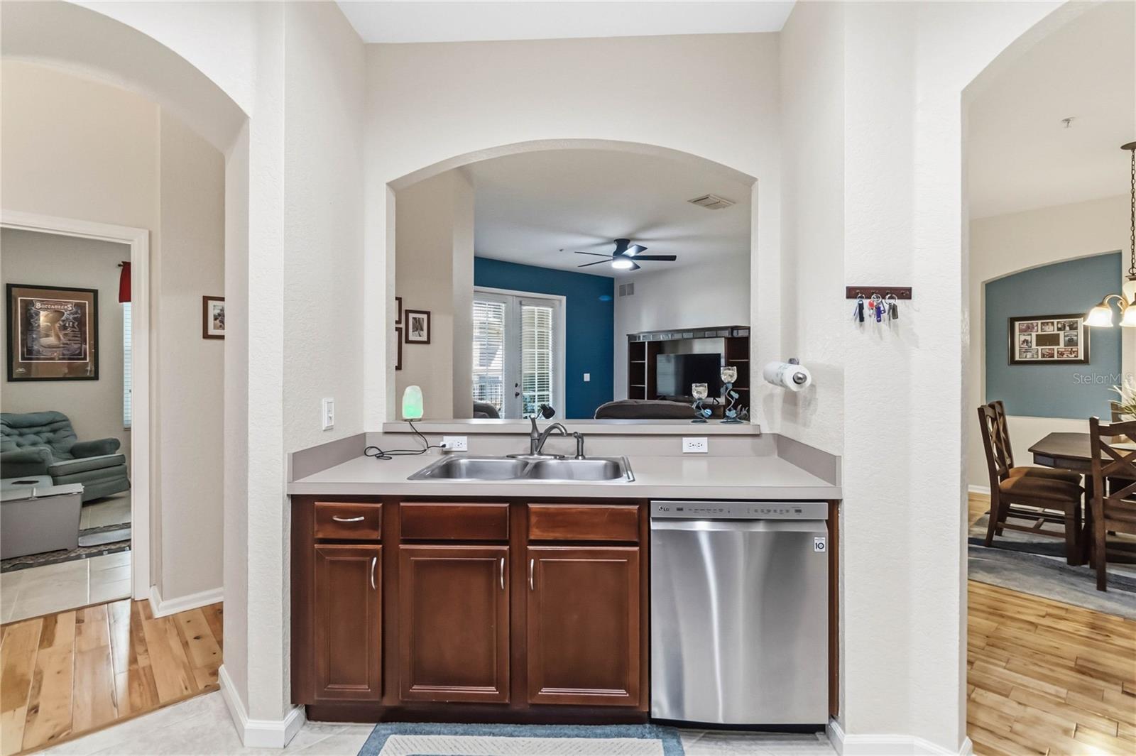 Image 14 of 29 For 3001 Laurel Park Lane 106