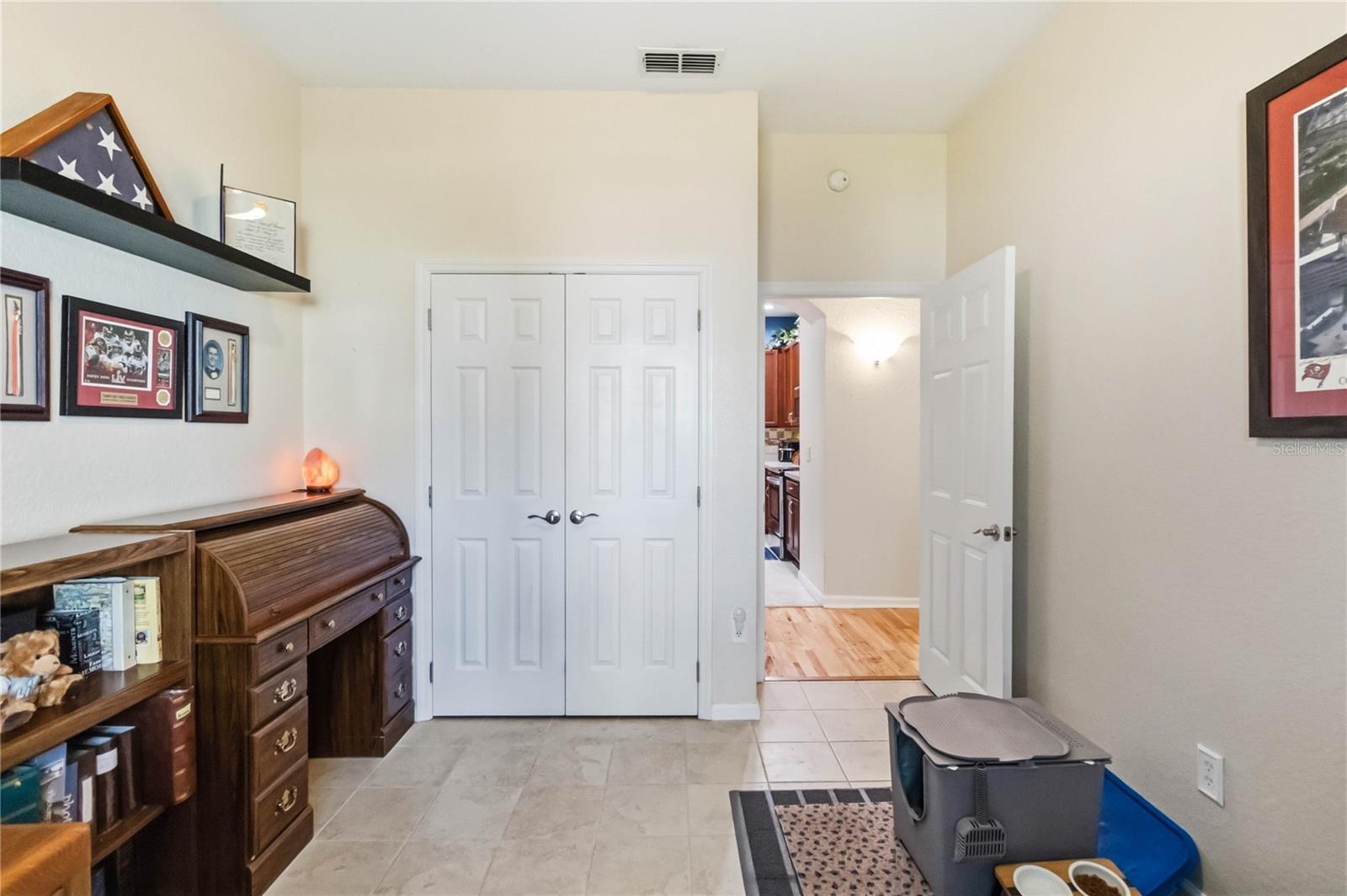 Image 18 of 29 For 3001 Laurel Park Lane 106