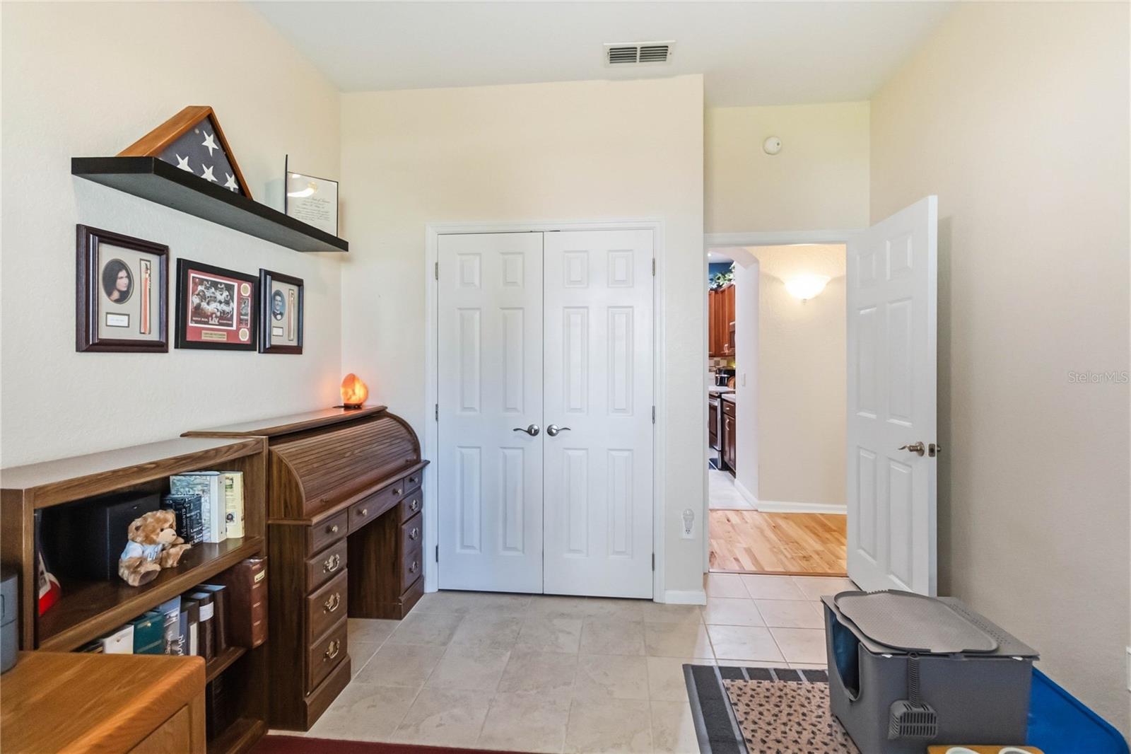 Image 19 of 29 For 3001 Laurel Park Lane 106