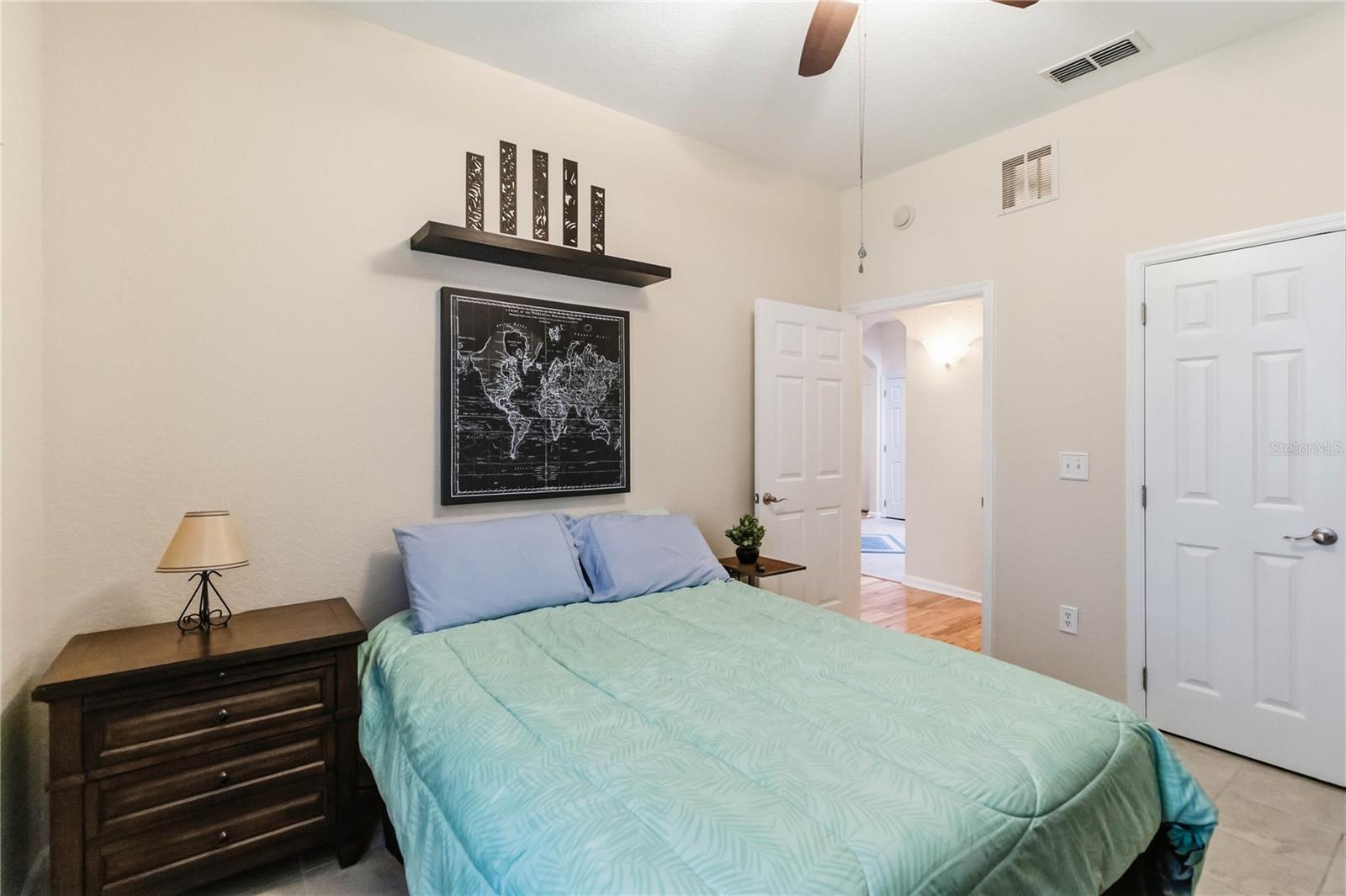 Image 21 of 29 For 3001 Laurel Park Lane 106