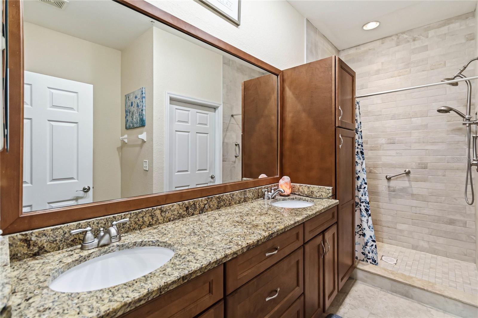 Image 24 of 29 For 3001 Laurel Park Lane 106