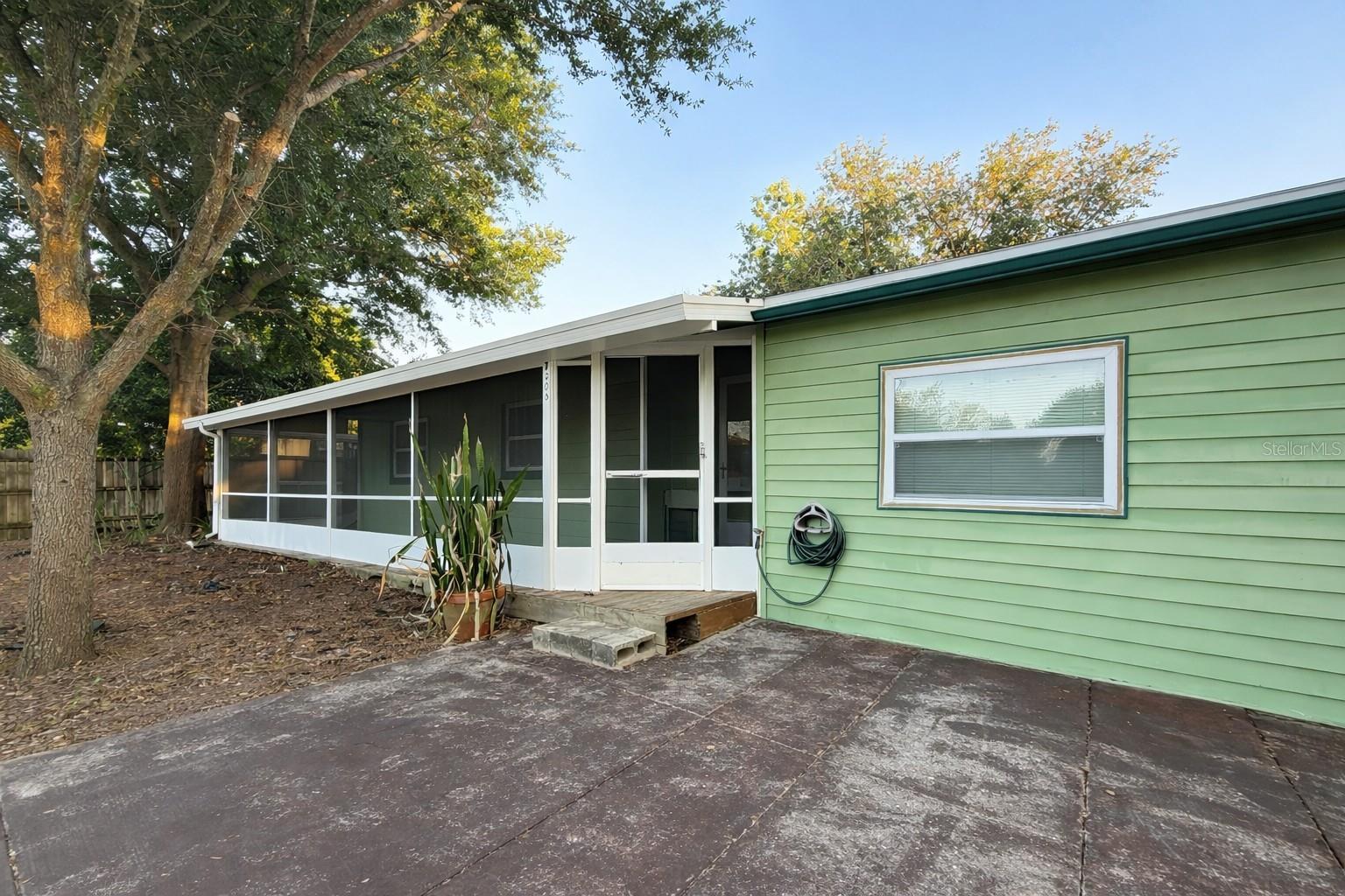 Image 3 of 11 For 7006 Valiant Court