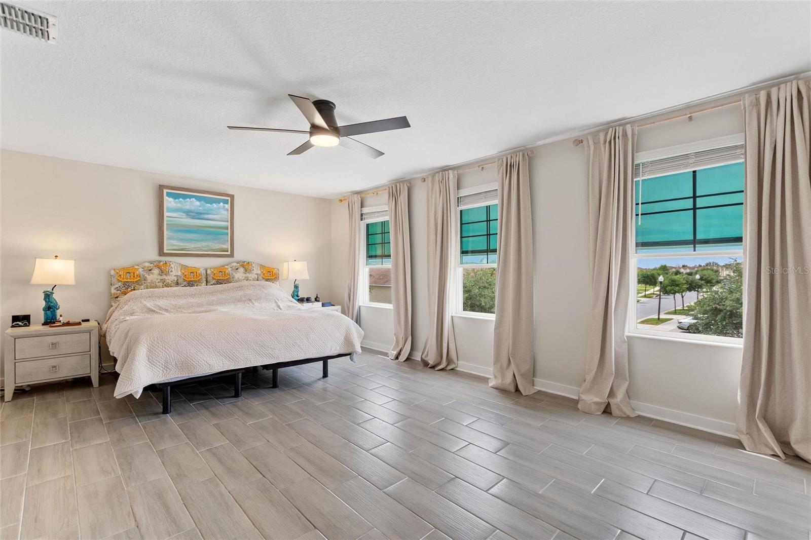 Image 19 of 66 For 8995 Fluffy Lie Court