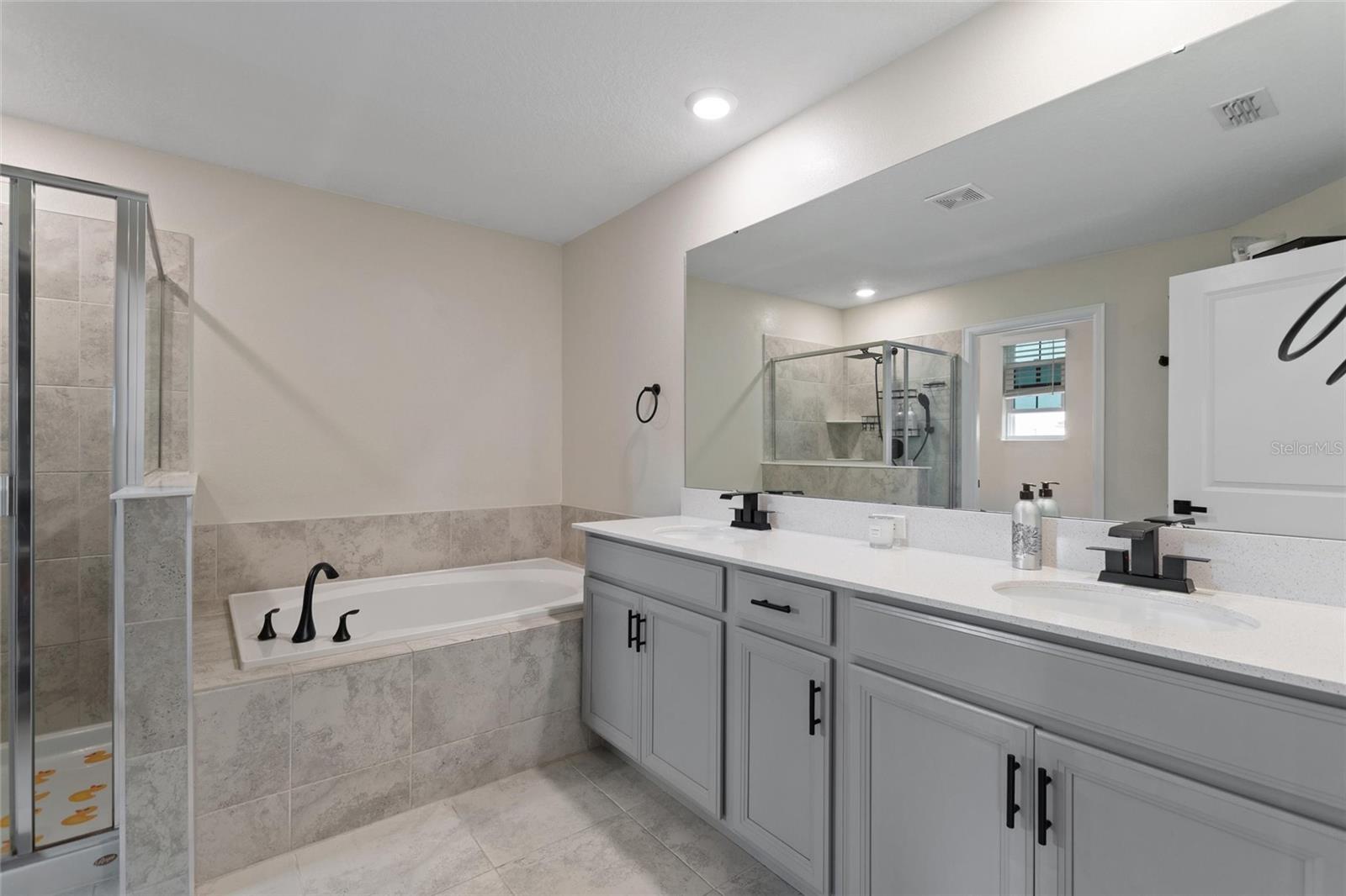 Image 23 of 66 For 8995 Fluffy Lie Court