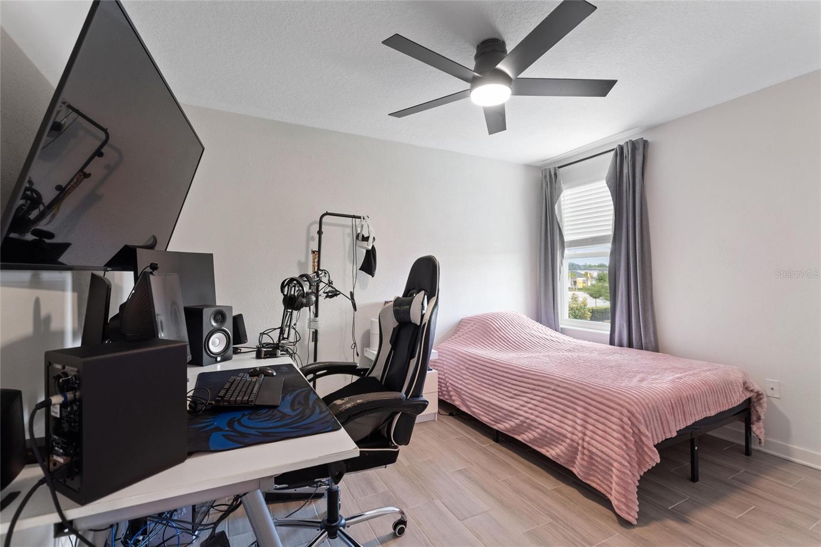 Image 28 of 66 For 8995 Fluffy Lie Court