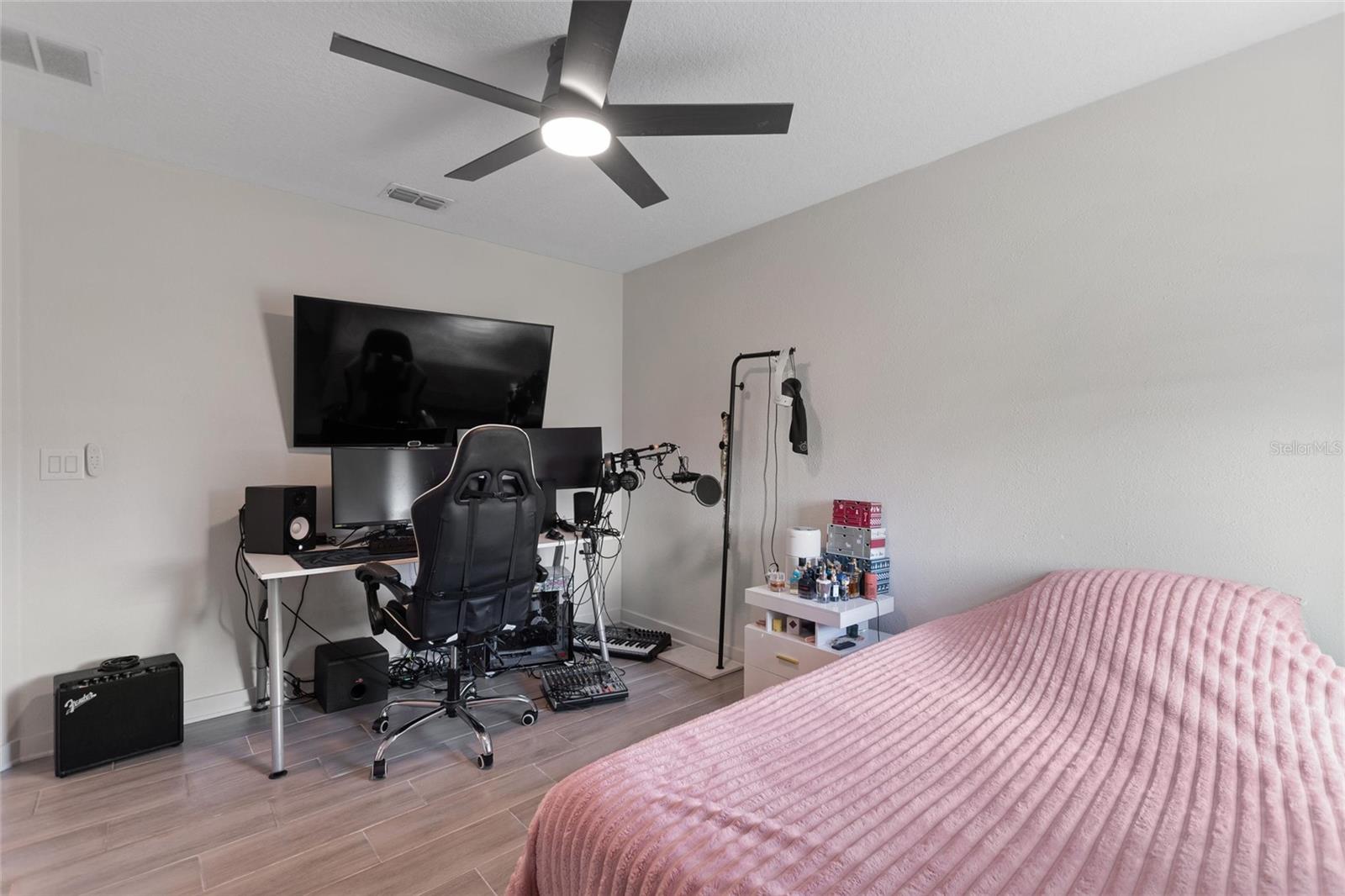 Image 29 of 66 For 8995 Fluffy Lie Court